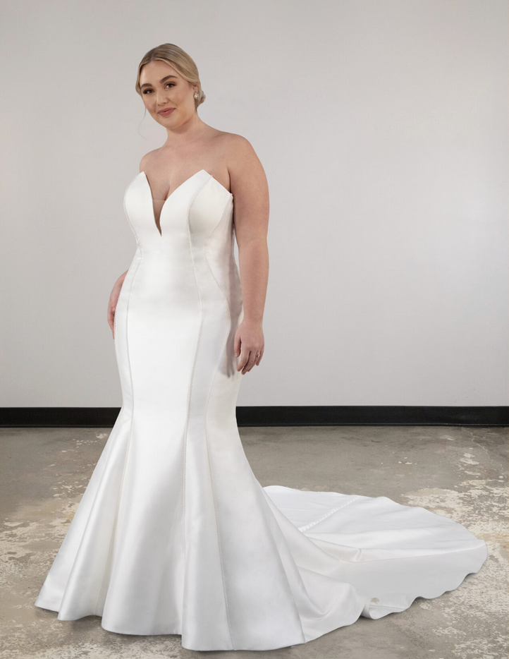 simple wedding dresses in plus size